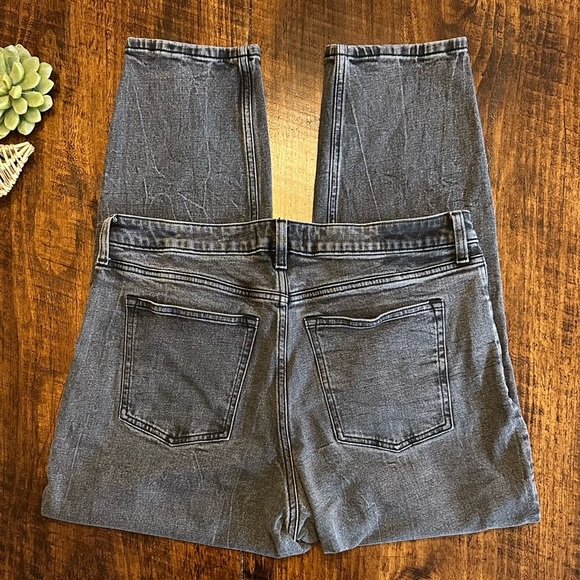 Abercrombie & Fitch | High Rise Mom Jean, Washed Black - Picture 3 of 10